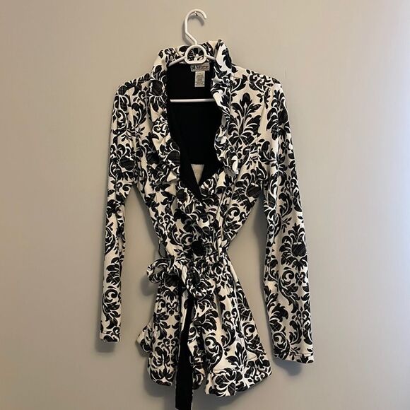 Self Esteem Jackets & Blazers - Self Esteem Fashion Coat. Size Large. Runs Small. Black/cream waverly print.